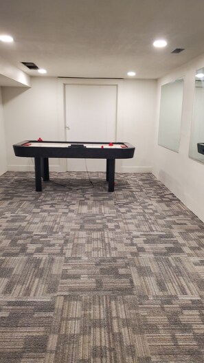 Game room - Wonderful 5,000 sq ft. 2-bedroom, game room building in charming Saint Anthony. (Saint Anthony)