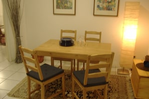 Dining - Hamburg Sasel-Berne RUHIG, Accommodation, Apartment 3Z 50qm, 2 beds, 1 bath (Hamburg)