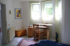 1 bedroom, desk, WiFi, bed sheets - Hamburg 3 rooms 50 sqm, 3 beds, accommodation, vacation apartment also LASTMINUTE (Hamburg)