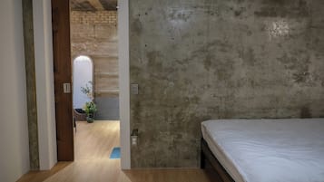 WiFi, bed sheets