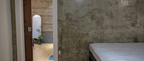 WiFi, bed sheets