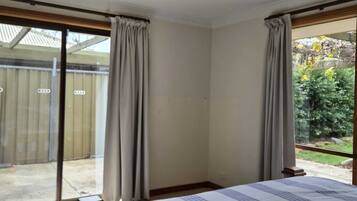 3 bedrooms, free WiFi, bed sheets