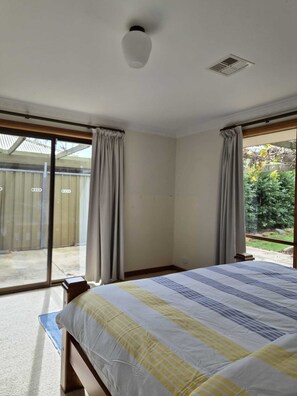 3 bedrooms, free WiFi, bed sheets - Quiet Family Home Near Adelaide CBD | Myrtle Bank (Myrtle Bank)