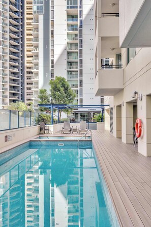Pool - Bright Modern CBD Apartment Parking, Pool & Gym (Brisbane City)