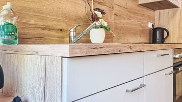 Kühlschrank, Mikrowelle, Ofen, Geschirrspüler
