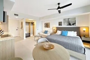 1 bedroom, iron/ironing board, WiFi, bed sheets - Stunning Studio Apt In The Heart of Miami (Miami)