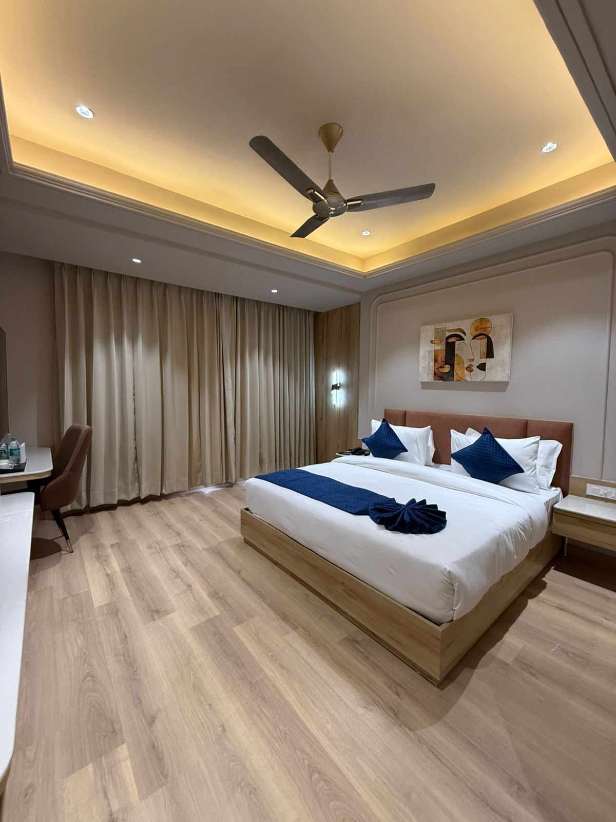Superior Double Room | Laptop workspace, free WiFi