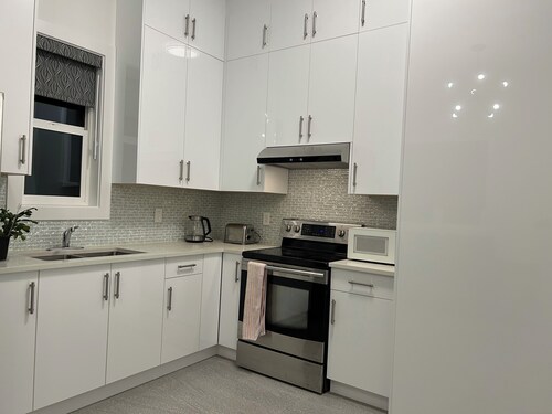 NEW Cozy Modern 1BR Suite in Guilford North Surrey