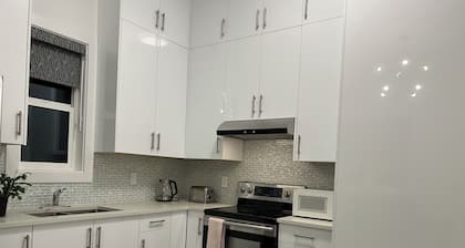 NEW Cozy Modern 1BR Suite in Guilford North Surrey