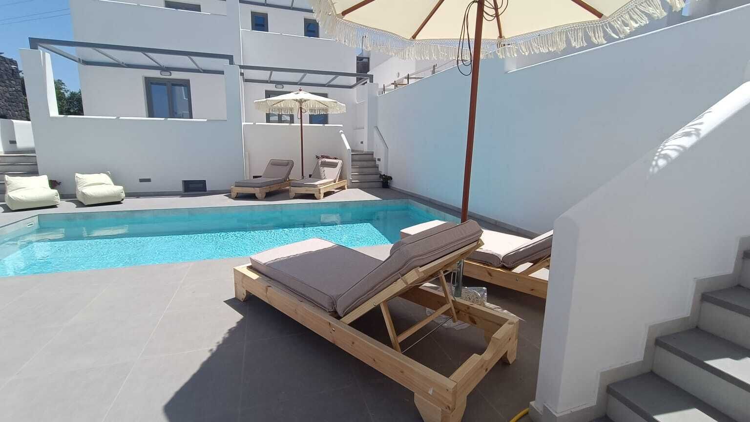 Seasonal outdoor pool, pool umbrellas, sun loungers