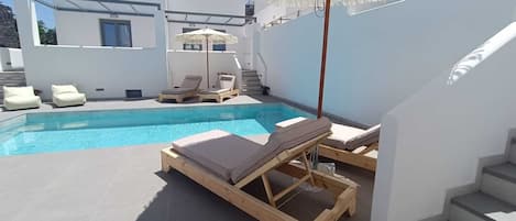 Seasonal outdoor pool, pool umbrellas, sun loungers