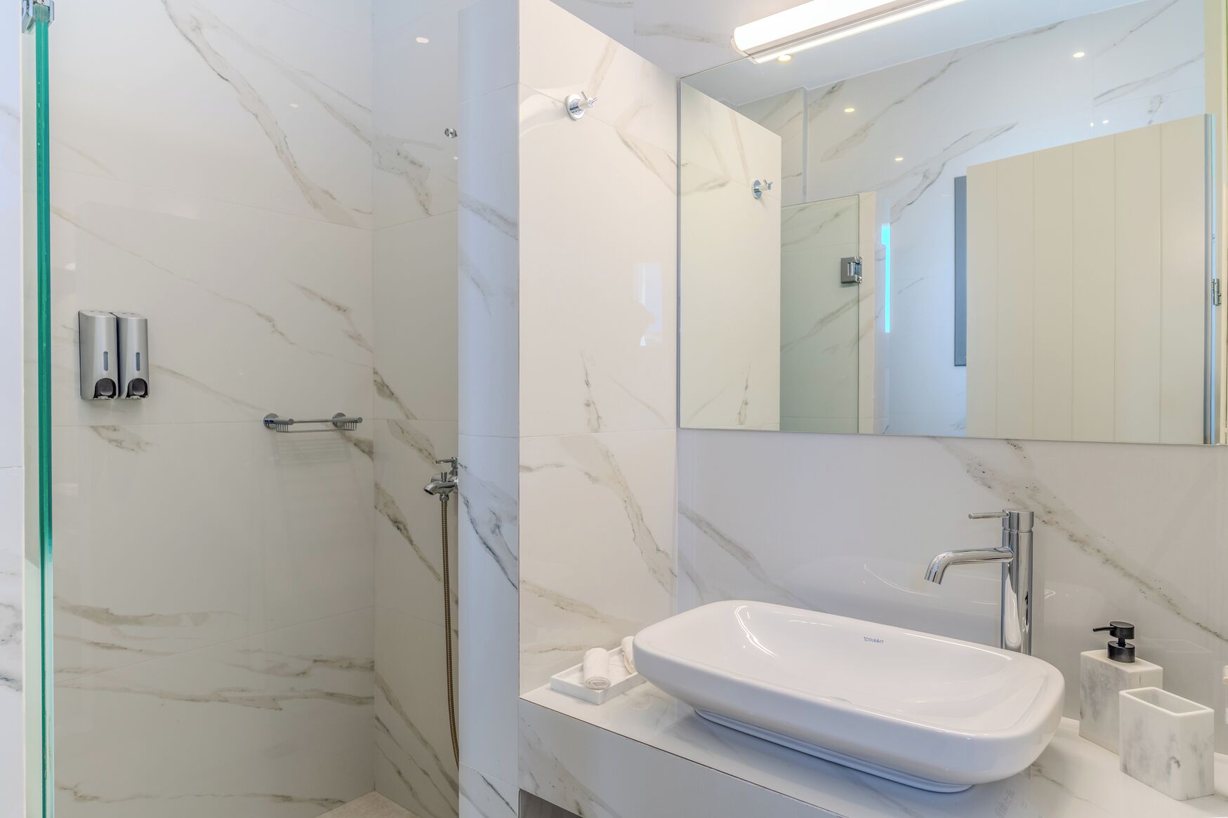 Ground Floor Standard Double  | Bathroom | Shower, hair dryer, towels, soap