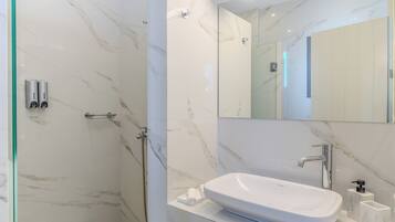 Ground Floor Standard Double | Bathroom | Shower, hair dryer, towels, soap