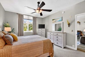 Desk, iron/ironing board, travel cot, WiFi - Moorings Pool Overview Resort (Lantana)