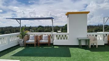 Deluxe Apartment, Balcony, City View | Terrace/patio