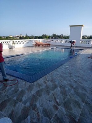 Outdoor pool - Casa Marabella Holiday Apartments (Diani Beach)