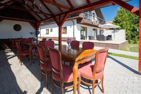 Outdoor dining. Pension -Villa Vintage ROOM B 105