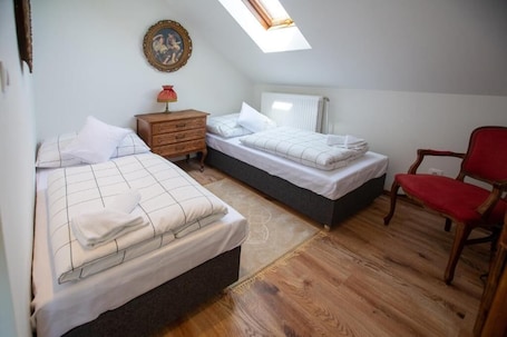 1 bedroom, internet, bed sheets. Pension -Villa Vintage ROOM B 105