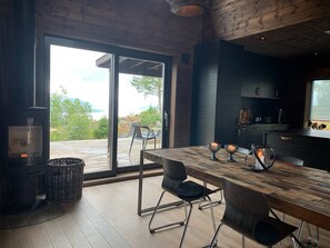 House, 3 Bedrooms, Accessible, Balcony | Ruang makan