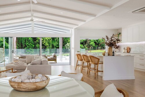 Harvey House—Resort-Style Sanctuary in the Tropics