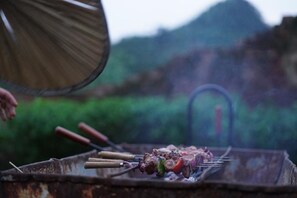 Outdoor dining - CMYK Stoneyards by the Great Wall (Huairou)