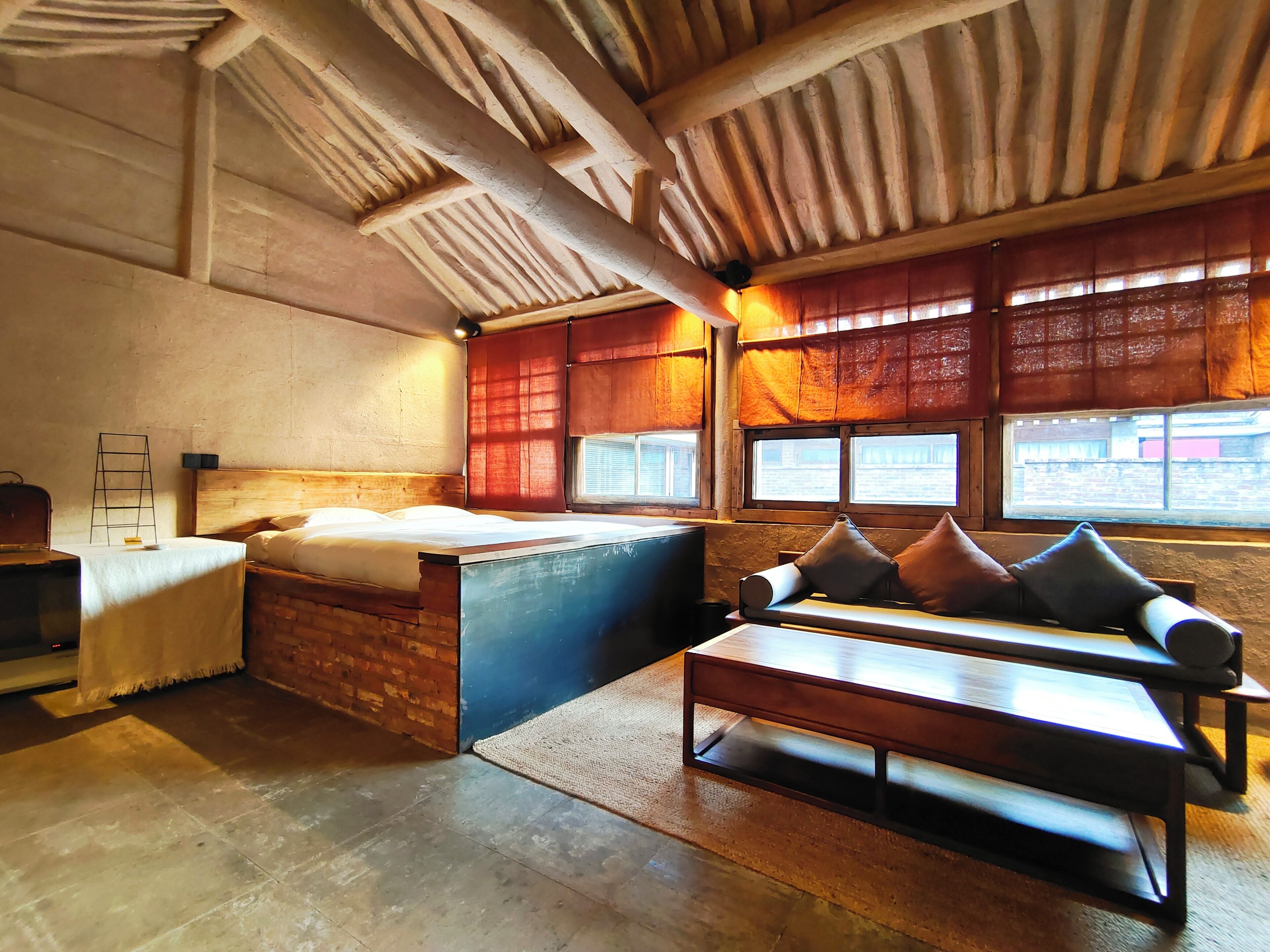 Premium bedding, iron/ironing board, free WiFi, bed sheets