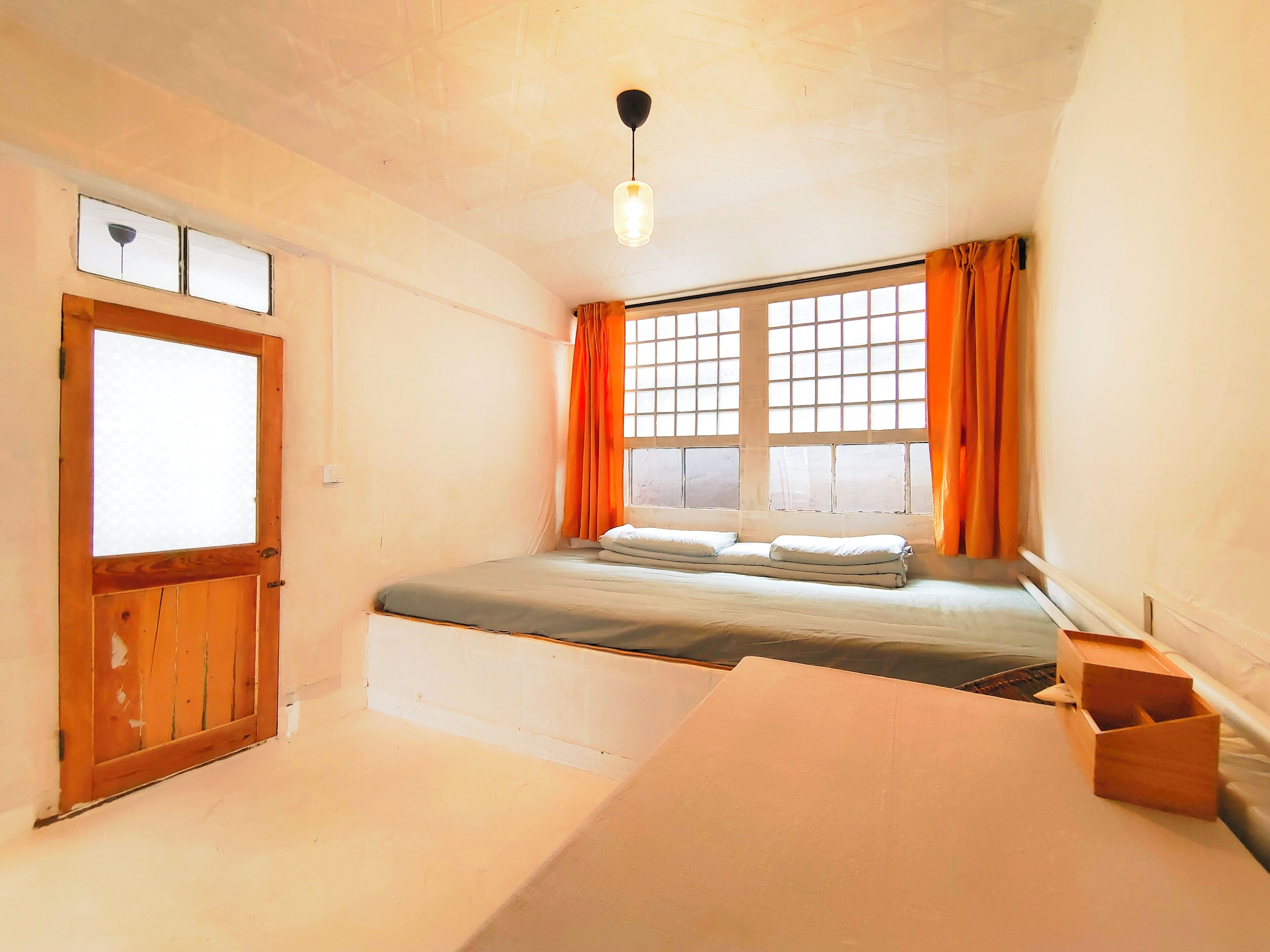 Ropa de cama de alta calidad y tabla de planchar con plancha 