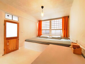 Ropa de cama de alta calidad y tabla de planchar con plancha 
