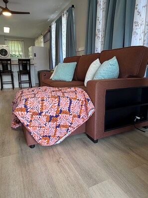 Interior - Welcoming 2-bedroom house in the heart of Hilo close to good eats and must haves (Hilo)