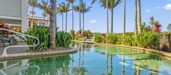 Spacious Apartment on Kingy Creek w pool. Sleeps 8