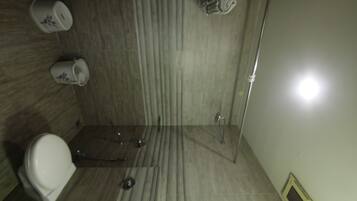 Ducha, toallas, jabón, shampoo