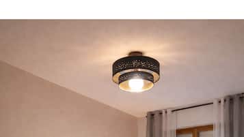 1 habitación, tabla de planchar con plancha, wifi y ropa de cama