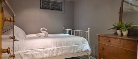 1 bedroom, internet, bed sheets