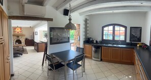Fridge, microwave, oven, stovetop - Stunning hilltop Opio villa exceptional views EV charging walk to Valbonne (Opio)