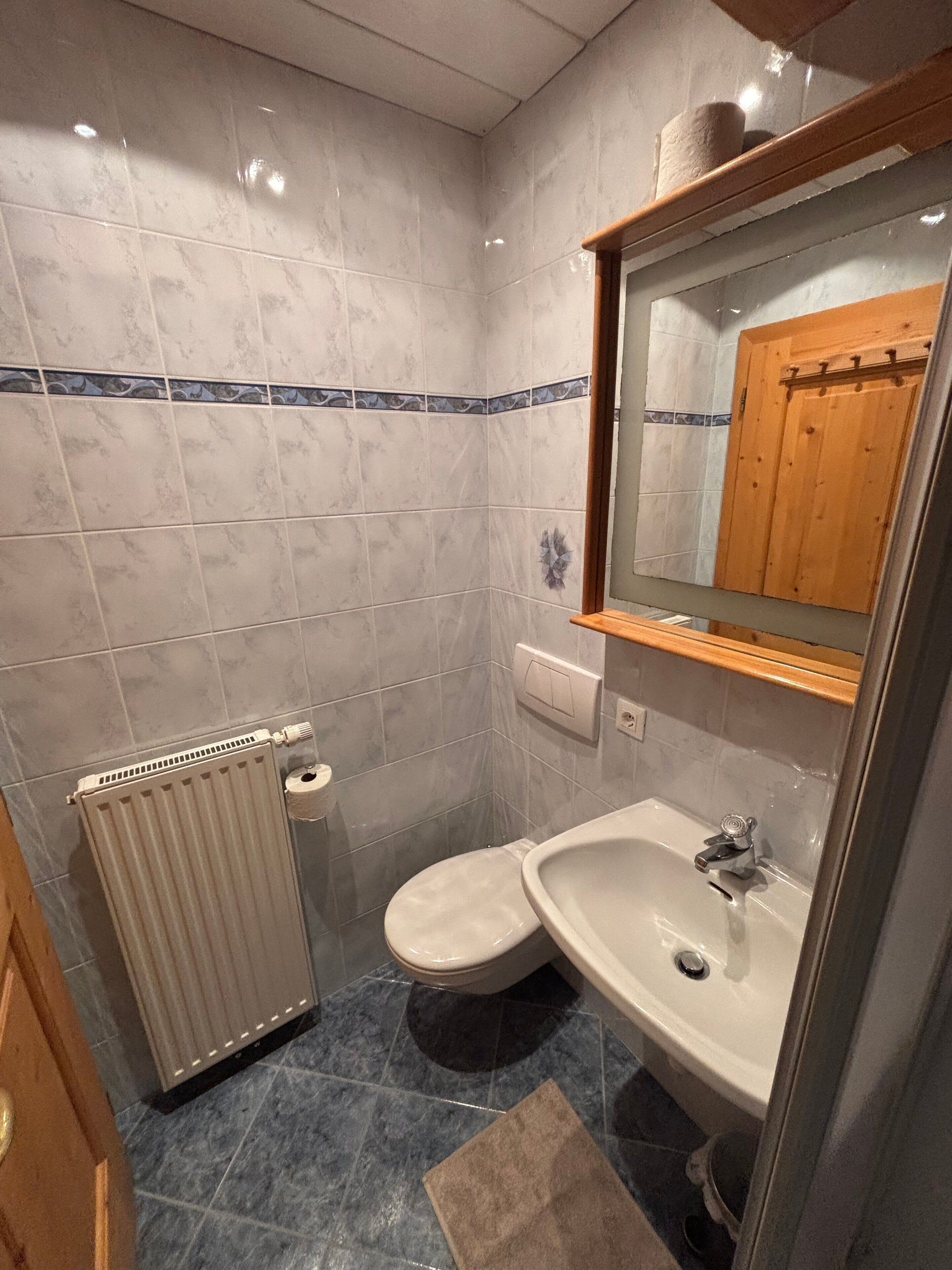 Een douche, handdoeken