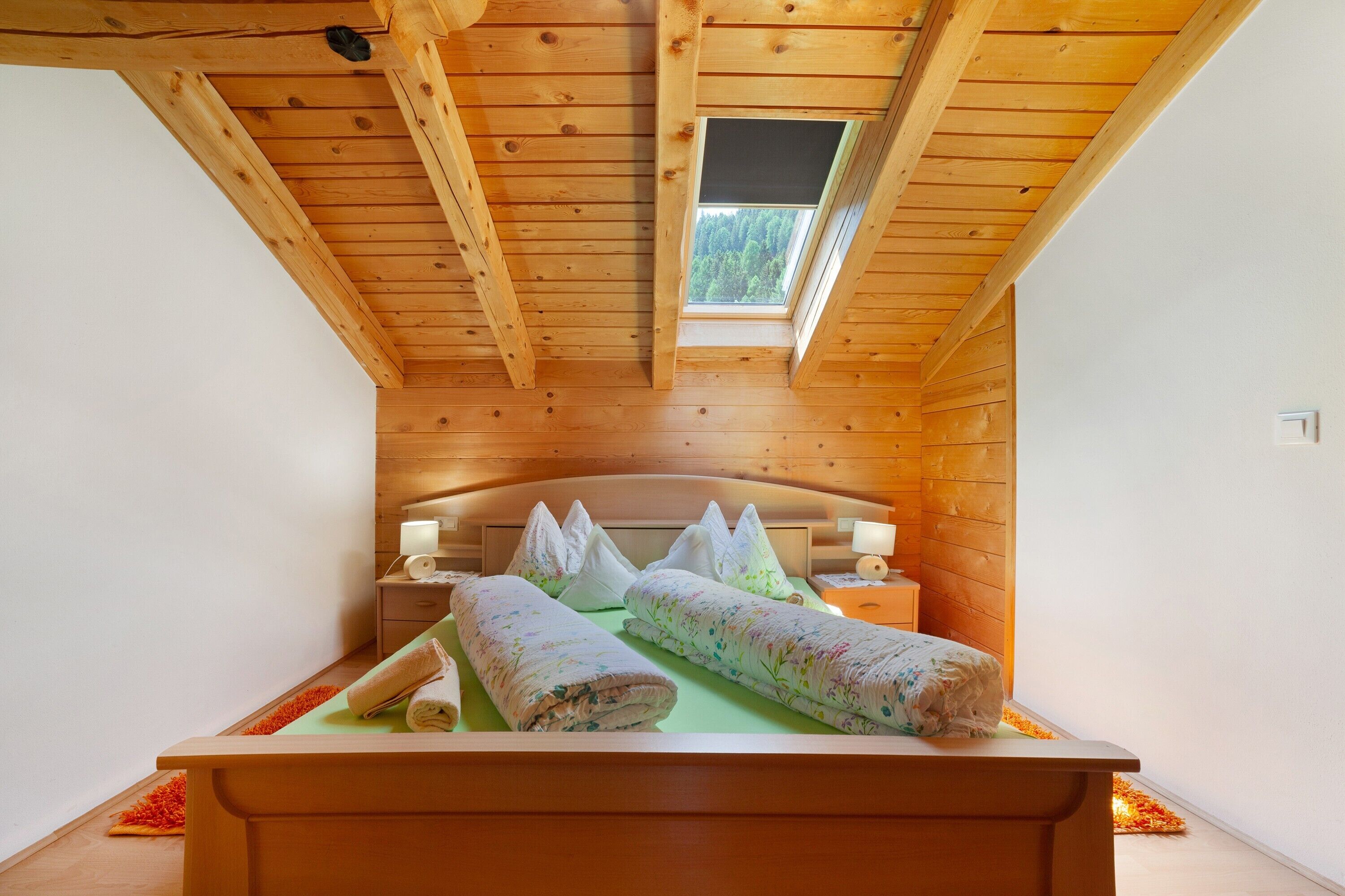 WiFi, bed sheets