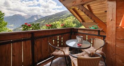 Apartment 'B' with Mountain View, Balcony and Wi-Fi