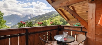 Apartment 'B' with Mountain View, Balcony and Wi-Fi