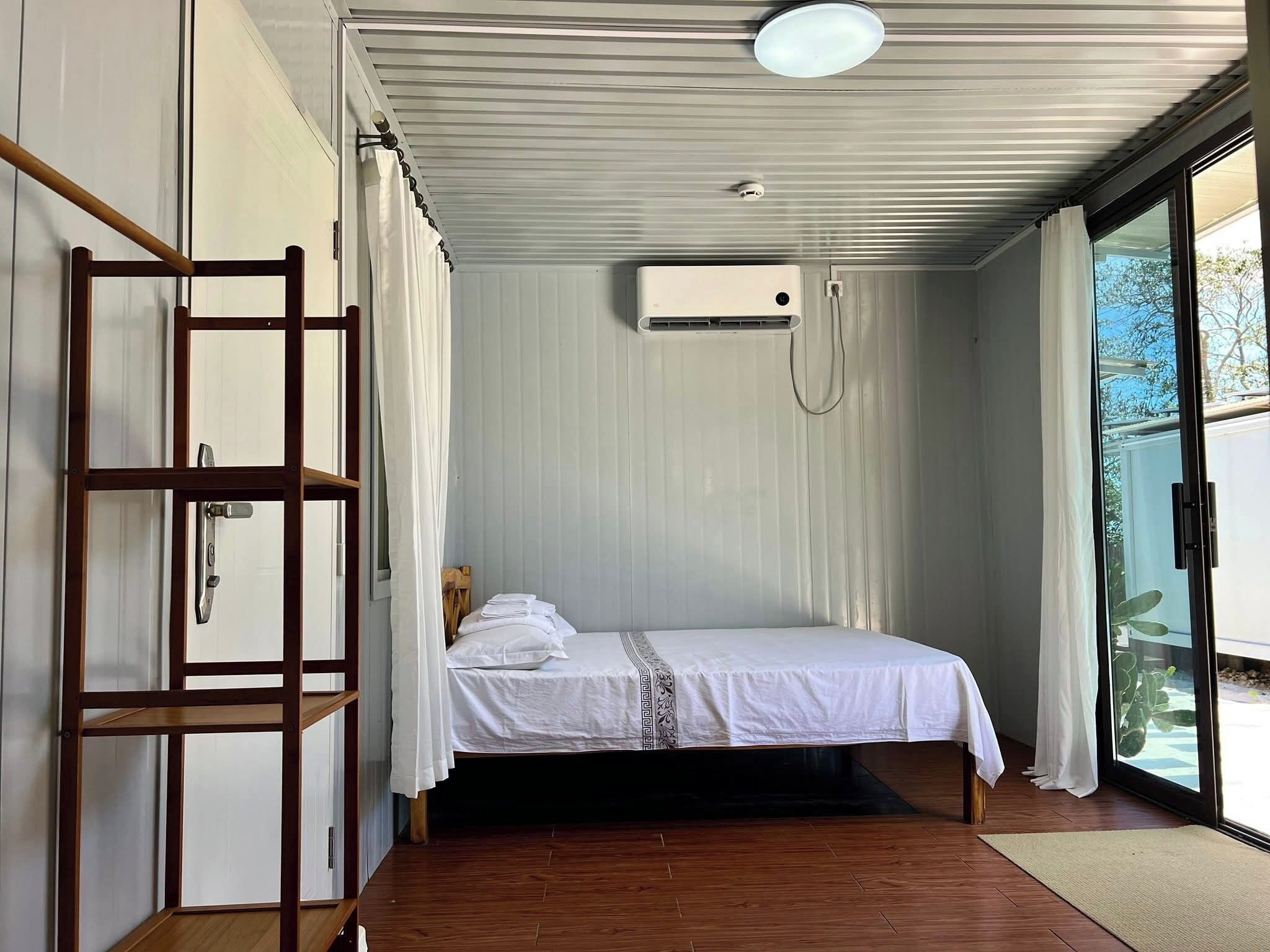 Classic Double Room, Partial Ocean View | Desk, laptop workspace, free WiFi