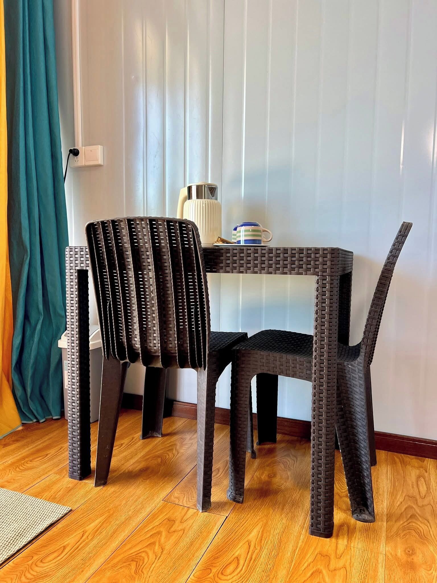 Kahden hengen deluxe-huone (yksi tai kaksi sänkyä), merinäköala | Ruokailu