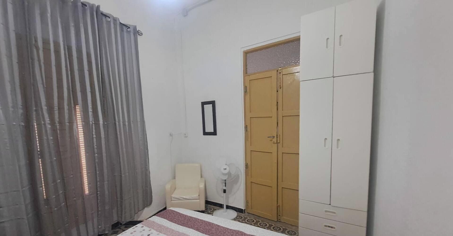 Iron/ironing board, Internet, bed sheets