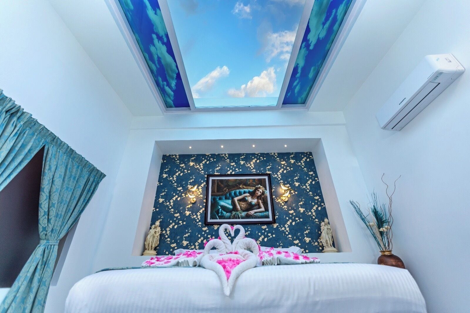 Standard Villa | Hypo-allergenic bedding, desk, free WiFi, bed sheets