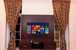 Standard Suite | Hypo-allergenic bedding, desk, free WiFi, bed sheets - T Resort (Vanur)