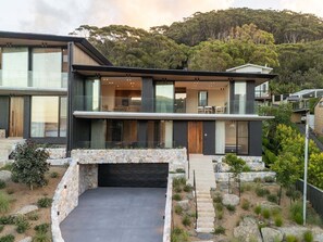 Exterior - Casa Celeste, Grand Architectural Residence (Wollongong)
