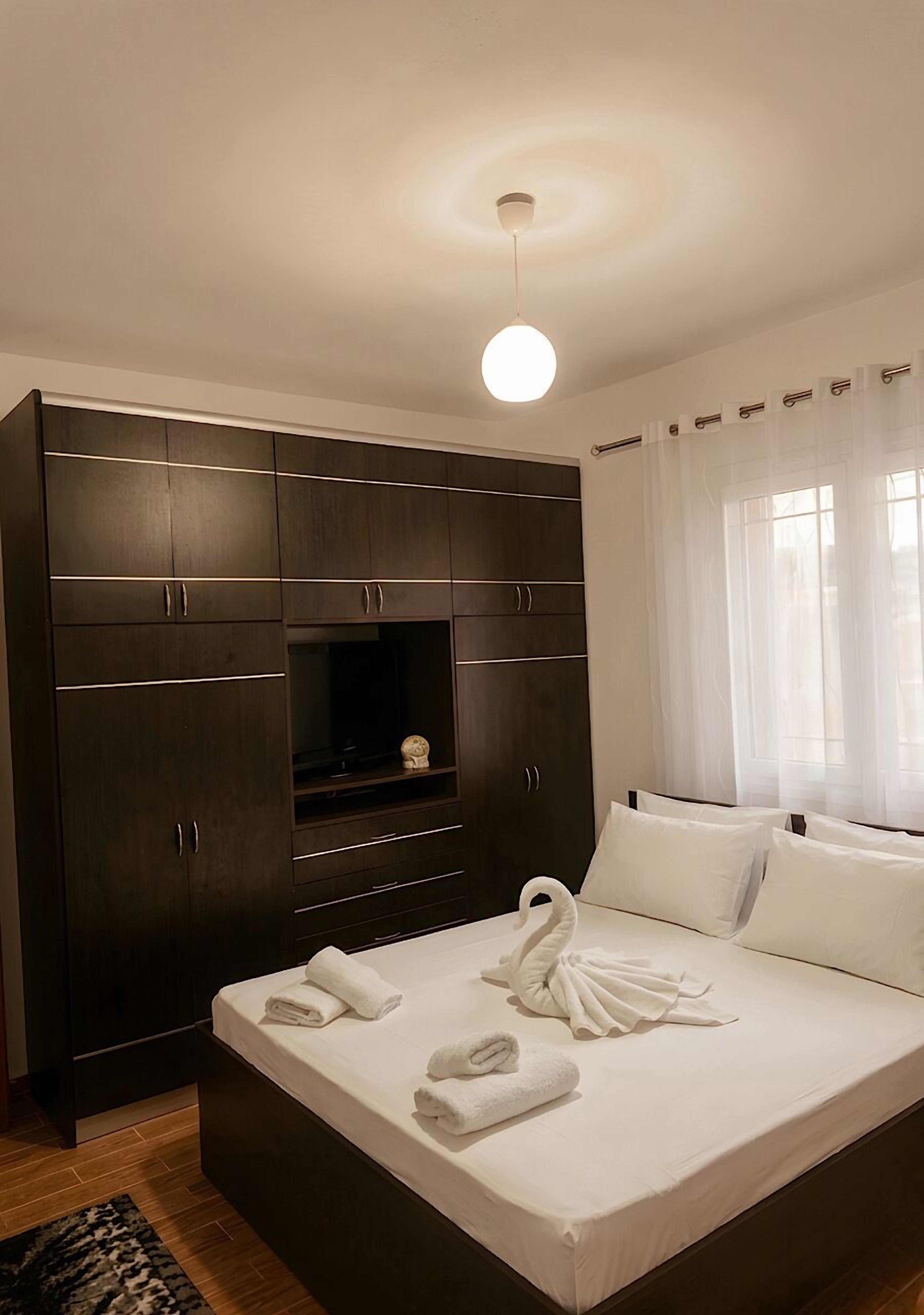 2 dormitorios, tabla de planchar con plancha, wifi gratis y ropa de cama