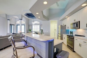 Fridge, microwave, stovetop, dishwasher - Cape Coral Lakefront Living! Home w/ Pool, Lanai (Cape Coral)