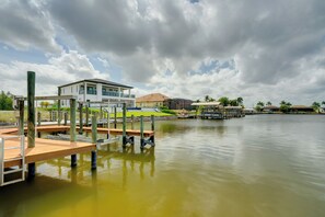 Marina - Cape Coral Lakefront Living! Home w/ Pool, Lanai (Cape Coral)