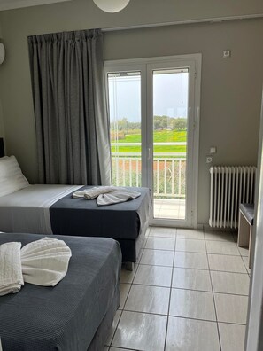 WiFi, bed sheets - Apartment 'Solomos' with Sea View, Wi-Fi and Air Conditioning (Eleios-Pronnoi)
