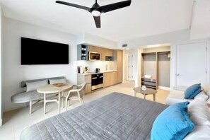 1 bedroom, WiFi, bed sheets - Dynamic Studio Apt In Downtown Miami (Miami)