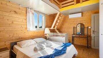 Iron/ironing board, WiFi, bed sheets, wheelchair access